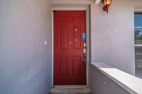 10112 Enchanted Oaks Ct, Tampa FL  33615-1616 exterior