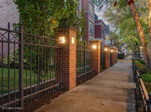 3720 Greenview Ave, Chicago IL 60613-3610 exterior