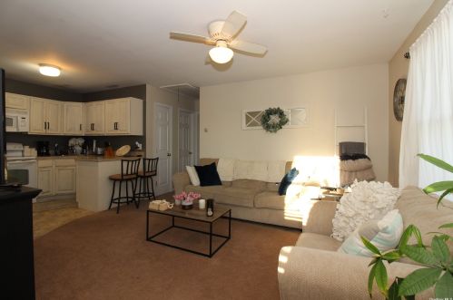 25 Claremont Ave, Babylon NY 11704-4014 exterior