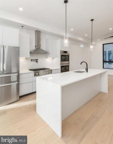 719 Colorado St, Philadelphia, PA 19146-1933