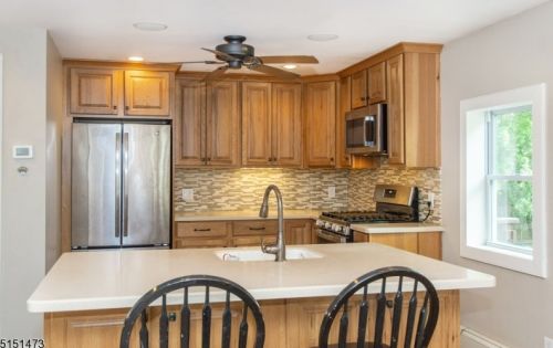 7 Oakwood Trl, Kinnelon NJ 07405-3116 exterior