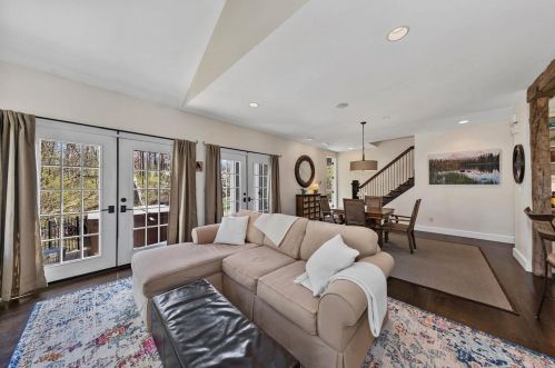 2332 Divot Dr, Saint Louis MO 63131-3240 exterior