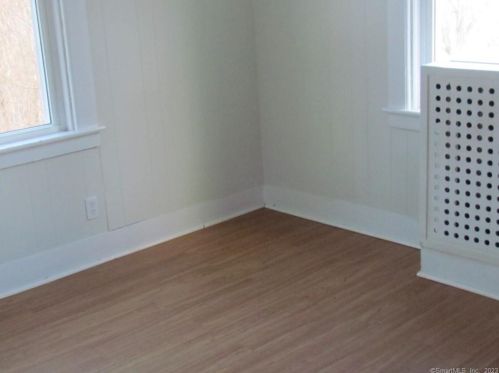 142 High St, Vernon CT 06066-3683 exterior