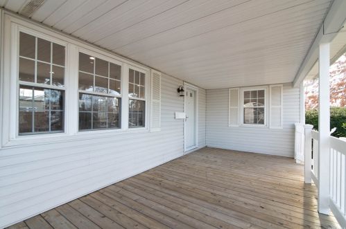 49 Beachwood Dr, Babylon, NY 11702-2425