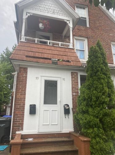 93 Grover St, Springfield, MA 01104-2407