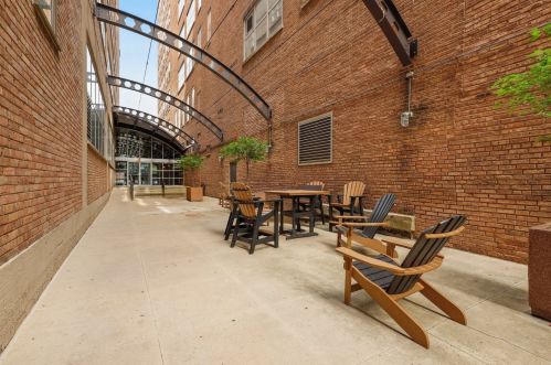 500 Clinton St, Chicago IL 60607-4301 exterior