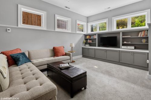 3621 Hermitage Ave, Chicago IL 60613-3507 exterior