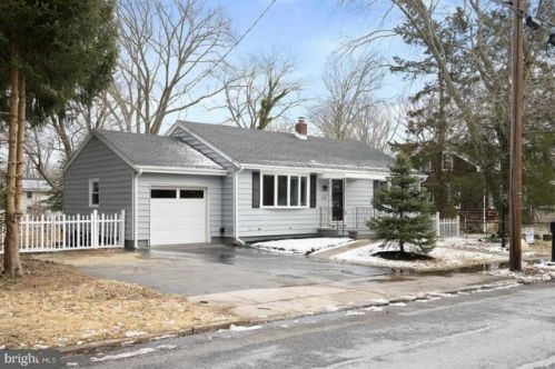 223 Lakeside Blvd, Trenton, NJ 08610-1639