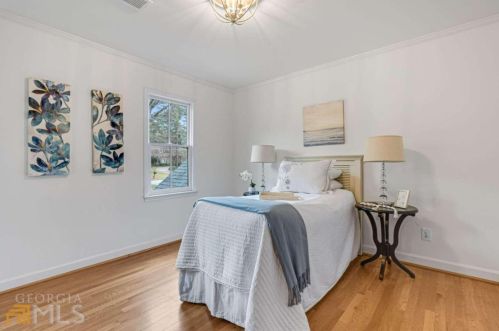 6160 Heards Creek Dr, Atlanta GA  30328-3635 exterior