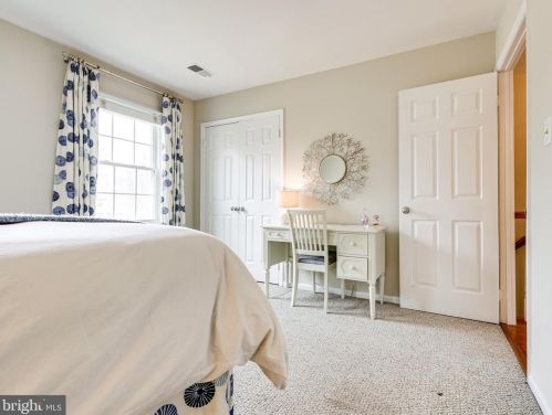 2122 Rampart Dr, Alexandria VA exterior