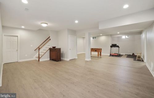 7001 Highland Mdw Ct, Alexandria VA 22315-3963 exterior