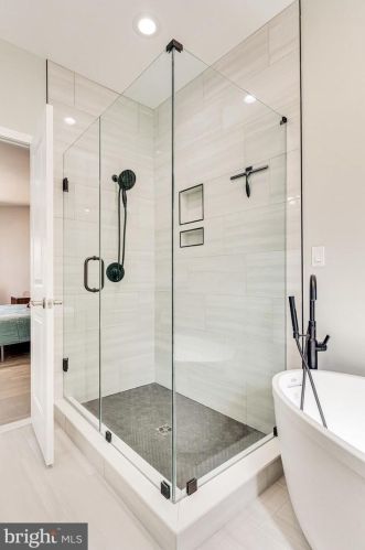 3445 Little Hunting Crk Dr, Alexandria VA 22309-1923 exterior