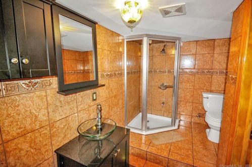 315 Bingham St, New Britain CT 06051-3824 exterior