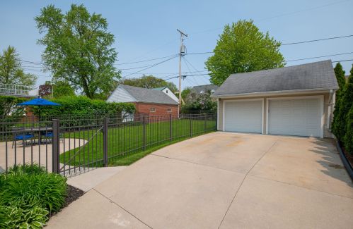 2518 84, Milwaukee WI 53226-1906 exterior