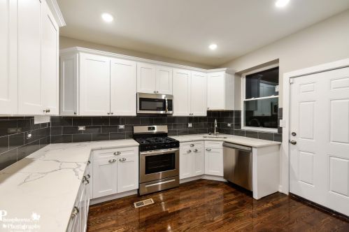 6229 Eberhart Ave, Chicago IL 60637-3318 exterior