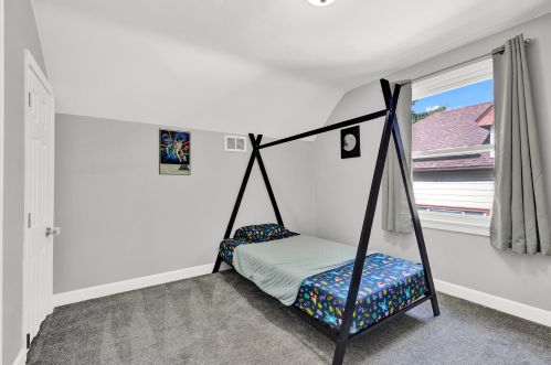 5504 33rd St, Milwaukee WI  53221-4026 exterior