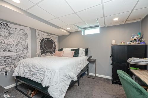 42 Hamilton Lk Dr, Trenton NJ 08619-3437 exterior