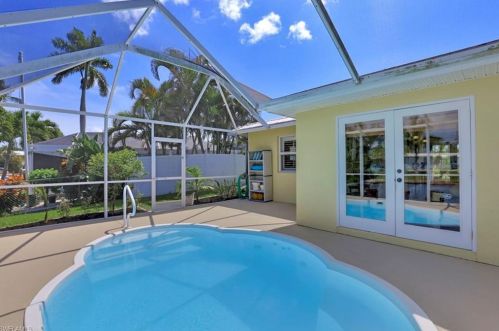 1765 Hbr Ln, Naples FL 34104-0317 exterior