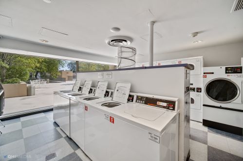 4343 Clarendon Ave, Chicago IL  60613-2698 exterior