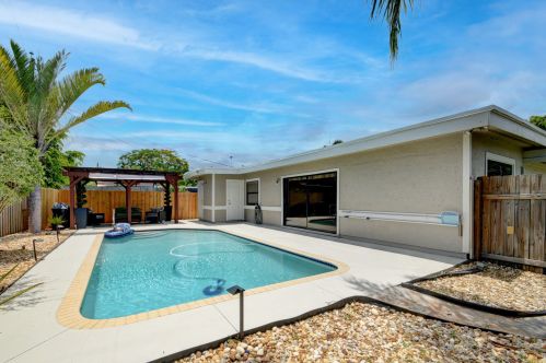 800 1 Ct, Boynton Beach FL 33426-4366 exterior