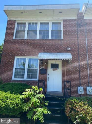 3961 Clay Pl, Washington, DC 20019-3338