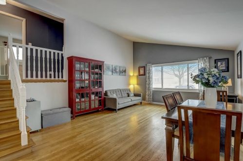 565 Babcock Ave, Elmhurst, IL 60126-1803