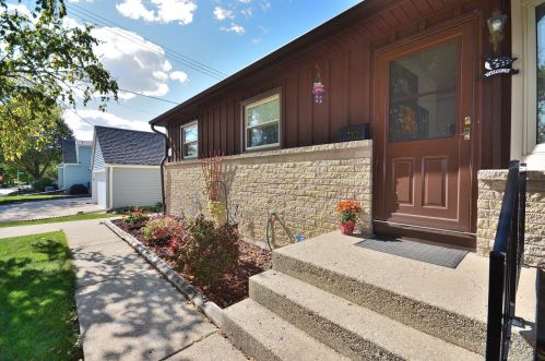 2813 98th St, Milwaukee, WI 53222-4514