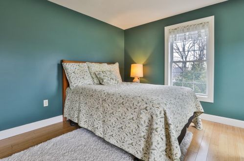 8 Oakmont Dr, Concord NH 03301-6916 exterior