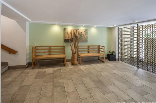 2452 Tusitala St, Honolulu HI  96815-3154 exterior