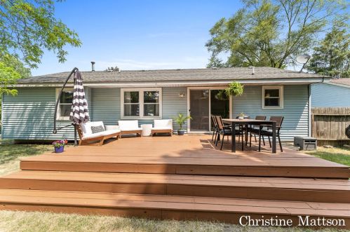 1233 Kreiser Ter, Grand Rapids MI 49506-4082 exterior