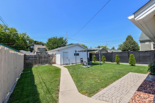 4135 1 Pl, Milwaukee WI 53207-4311 exterior