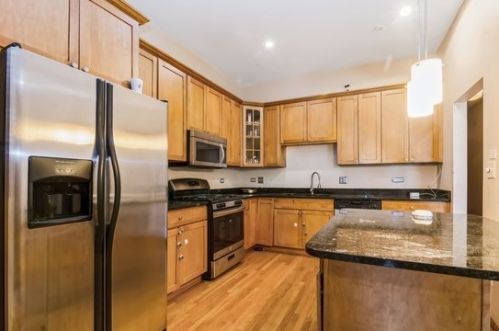 6137 Kimbark Ave, Chicago, IL 60637-2844