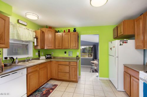 6608 College Ave, Grand Rapids MI 49548-6948 exterior