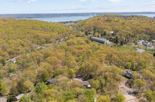 451 Storms Rd, Valley Cottage NY 10989-1215 exterior