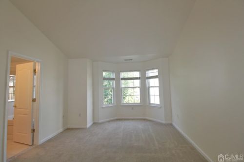 607 Evergreen Ct, New Brunswick NJ 08902-2337 exterior