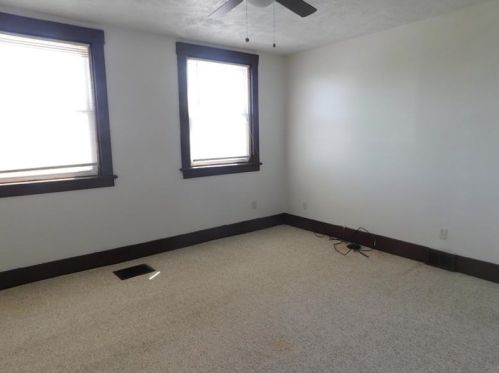 2920 Clermont Ave, Pittsburgh PA 15227-2820 exterior