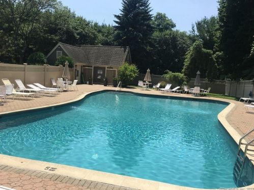 815 Foxboro Dr, Norwalk CT 06851-1150 exterior