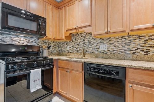 30 Maple Ave, North Andover MA 01845-3613 exterior