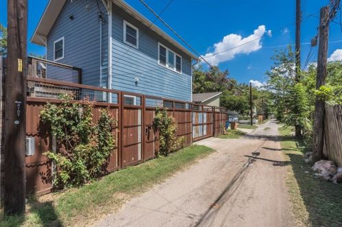 2023 2nd St, Austin TX 78702-4312 exterior