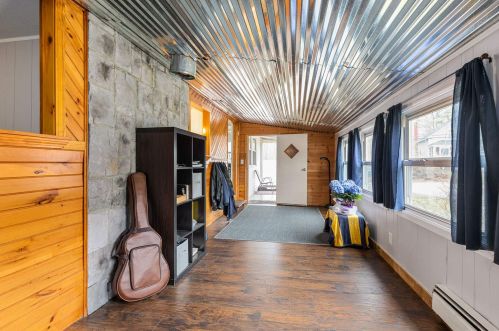 20 Bay Rd, Newmarket NH 03857-1728 exterior