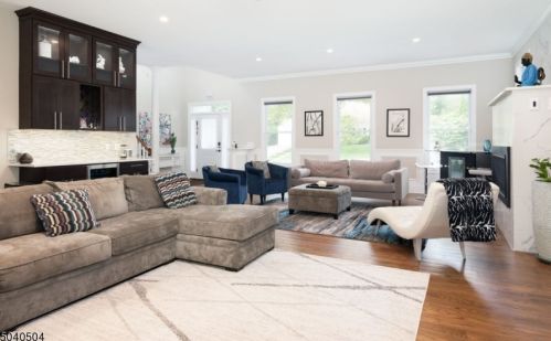 70 Elmwood Dr, Livingston NJ 07039-2231 exterior