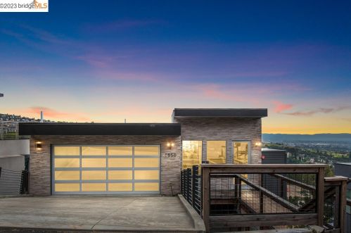 1550 Grand View Dr, Berkeley CA 94705-1637 exterior