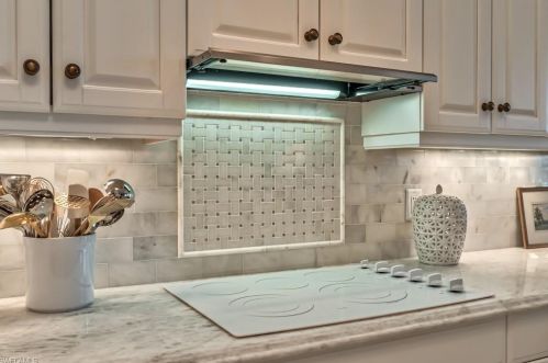 5597 Hammock Is Dr, Naples FL 34119-4692 exterior