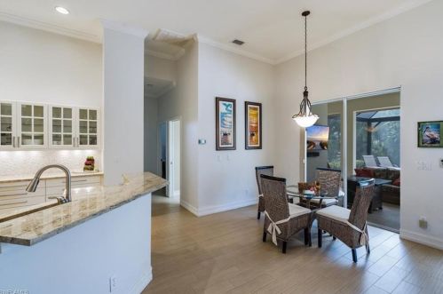 6573 Chestnut Cir, Naples FL 34109-7811 exterior