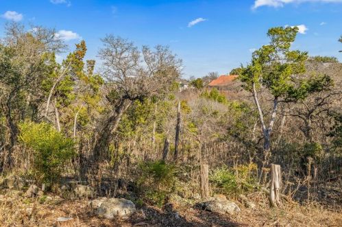 8409 Adirondack Trl, Austin TX 78759-7935 exterior