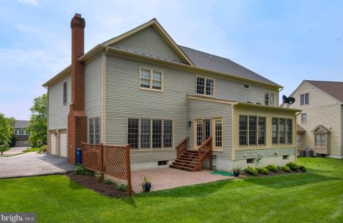 10720 Cloverbrooke Dr, Rockville MD 20854-6372 exterior