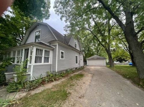 928 Pleasant St, Belding MI 48809-2252 exterior