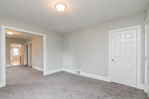 419 Ctr St, Waukegan IL 60085-3830 exterior