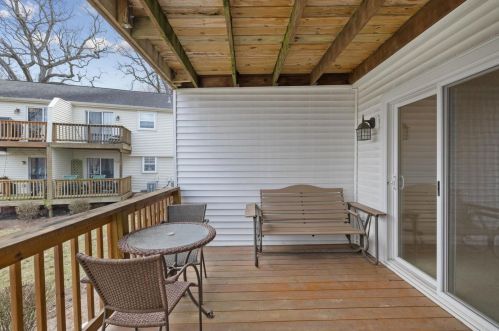 1518 Swallow Dr, Saint Louis MO 63144-1620 exterior