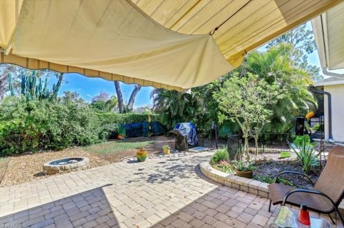 200 Stanhope Cir, Naples FL 34104-0813 exterior